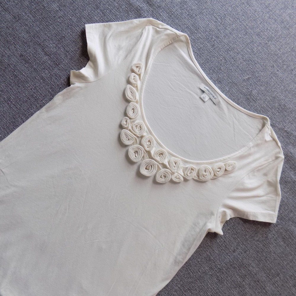 Banana Republic Top Womens S Ivory Excellent Rosette Scoop Neck Pima Cotton 1726